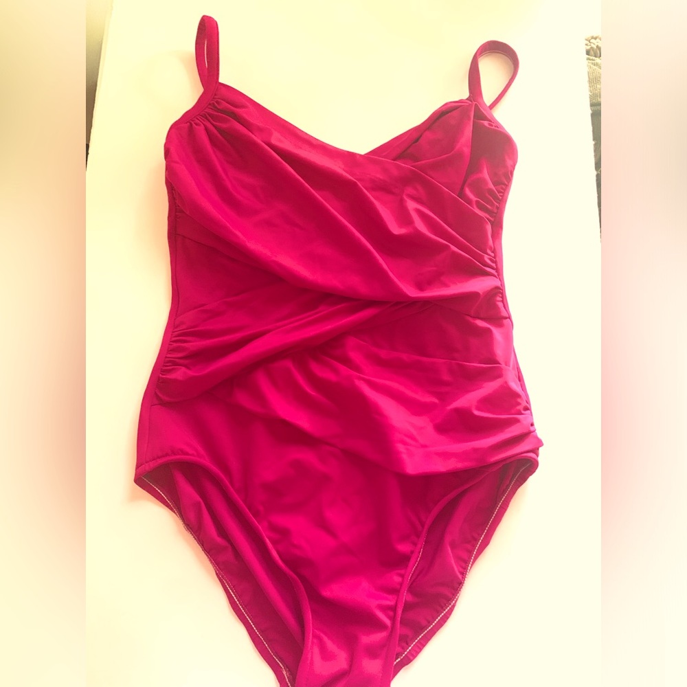 EUC Hot Pink Underwire Swimsuit, Size 6, Made in USA